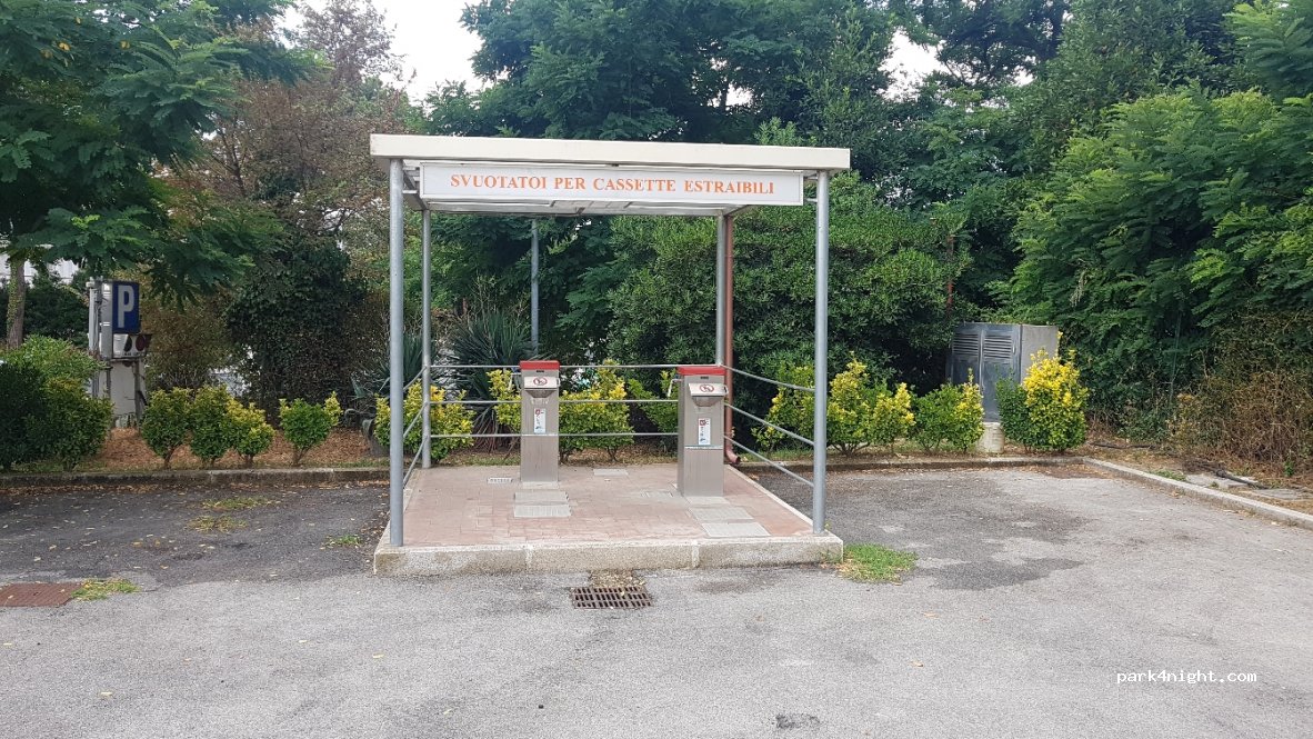 I.P.M. Parcheggio Sosta Camper — foto