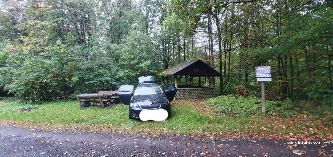 Parkplatz Ruine Bramberg — foto