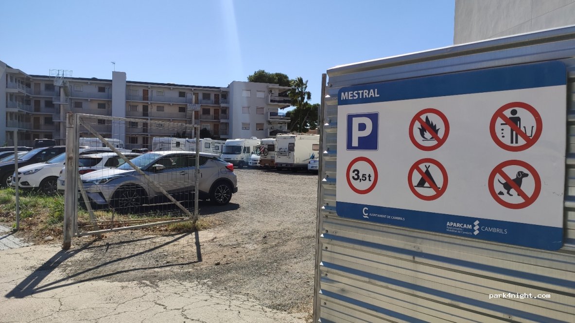 (43850) Cambrils - 12 Carrer Xalet del Bau — foto