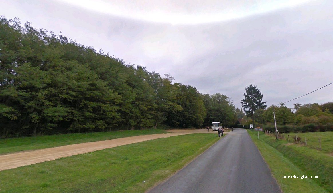 (18150) Apremont-sur-Allier - D100 — foto