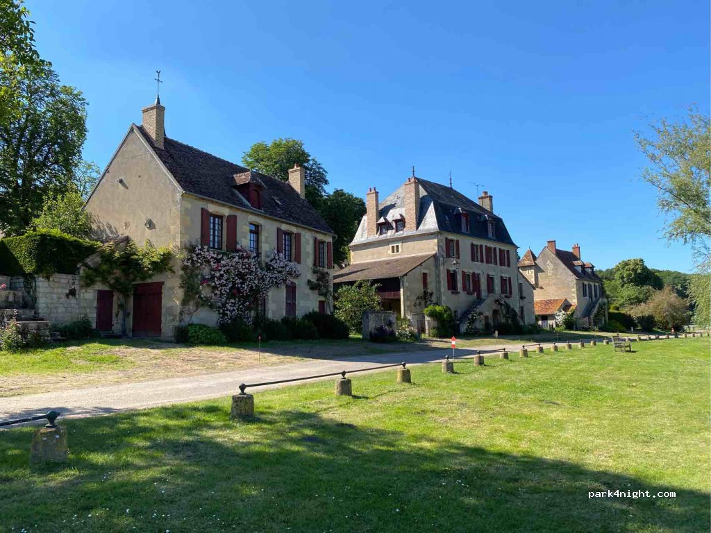 (18150) Apremont-sur-Allier - D100 — foto 2