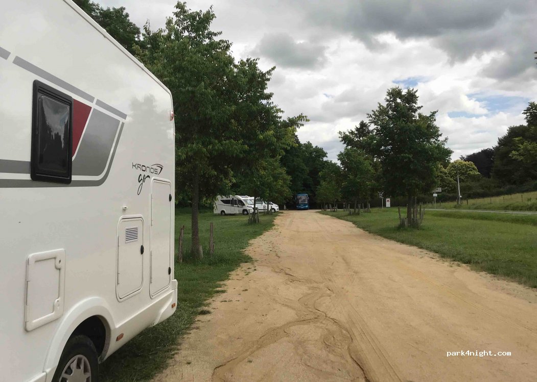 (18150) Apremont-sur-Allier - D100 — foto 3