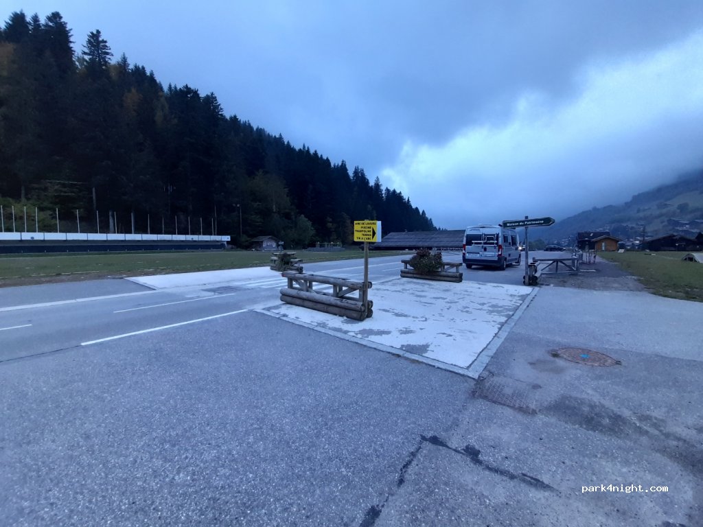 (74450) Le Grand-Bornand - 305 Route de la Patinoire — foto 2