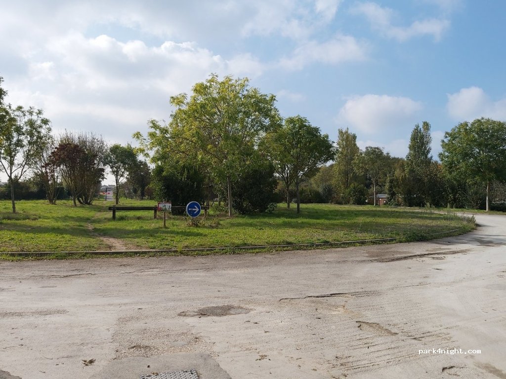 (17440) Aytré - Unnamed Road — foto 2