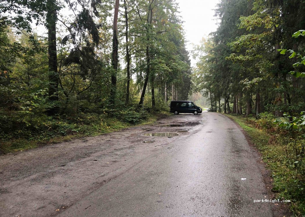 Parkplatz Kleebendbrücke — foto