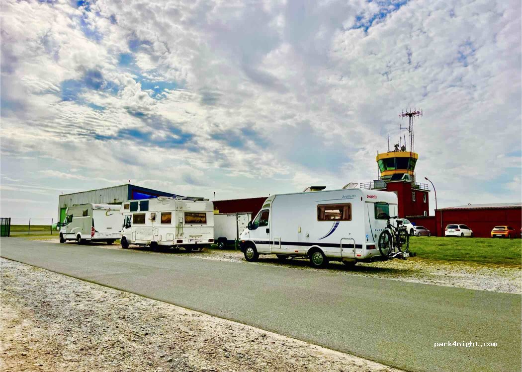 (26452) Sande - 1 Flugplatz — foto 3