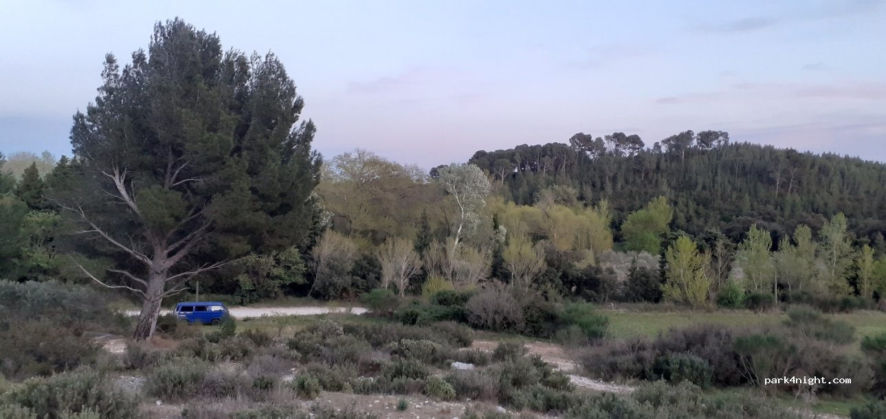 (13890) Mouriès - Unnamed Road — foto
