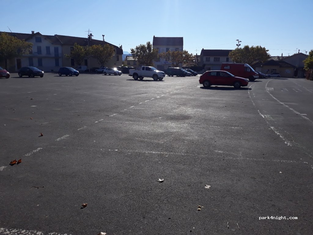 (05300) Laragne-Montéglin - 7 Place des Aires — foto