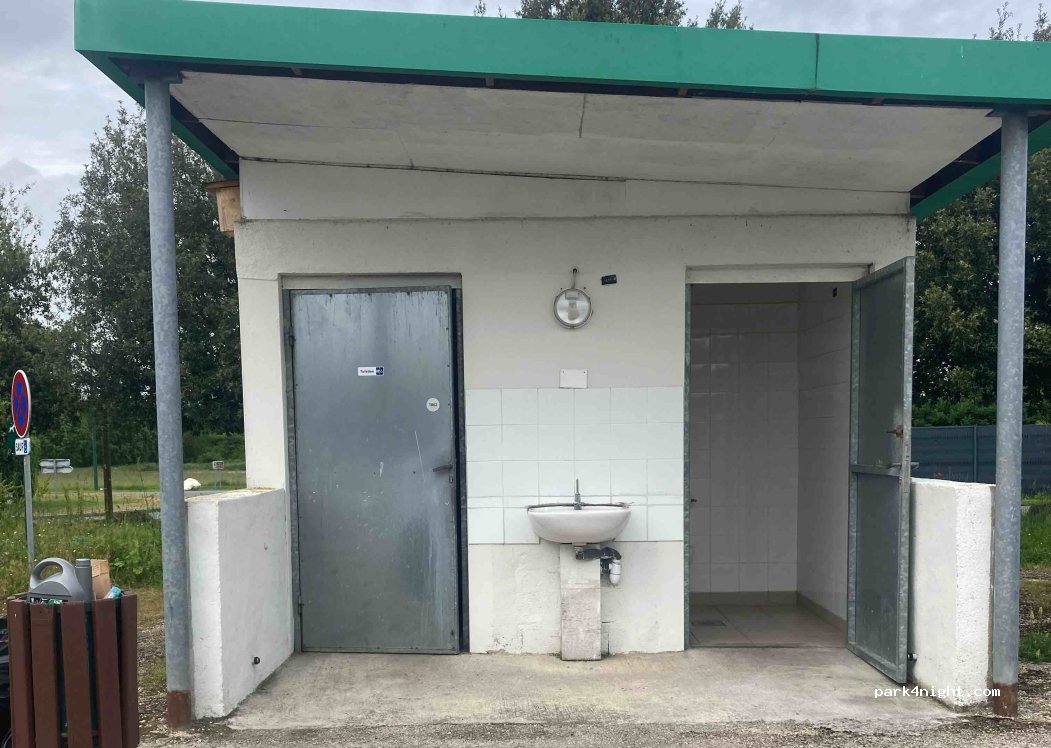 Aire de camping-car La Laigne — foto 3