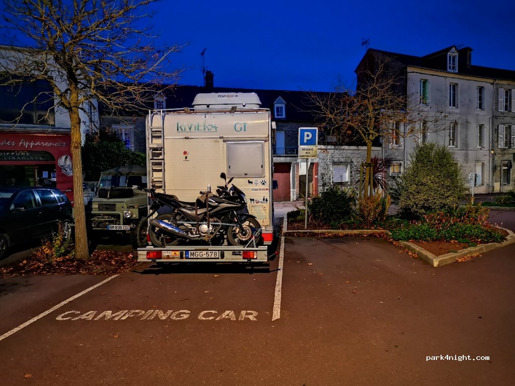 (50500) Carentan les Marais - 8 Place Desplanques Dumesnil — foto