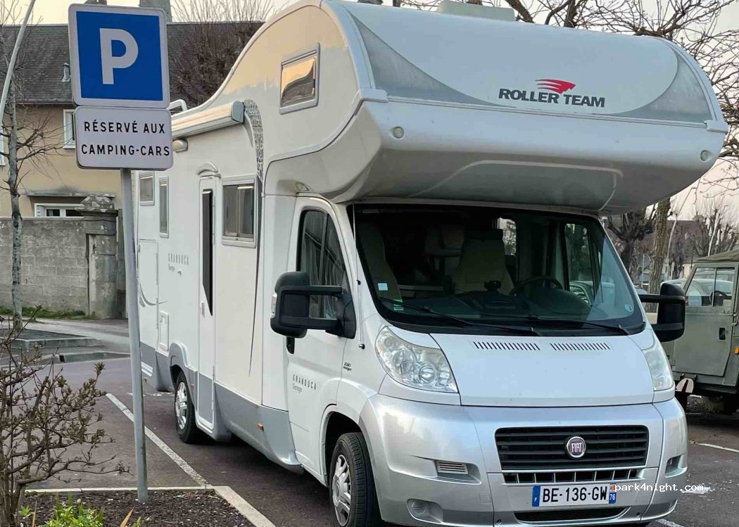 (50500) Carentan les Marais - 8 Place Desplanques Dumesnil — foto 2
