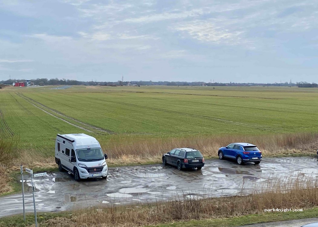 Parkplatz ,Am roten Pfahl — foto