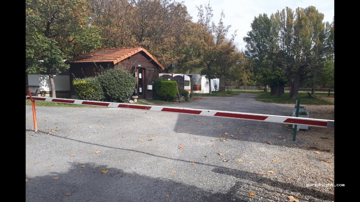 Camping municipal Loures-Barousse — foto