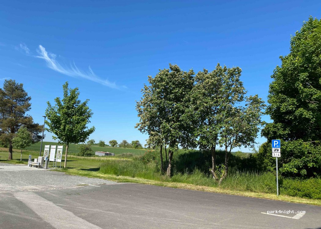 Stellplatz am Sportplatz — foto