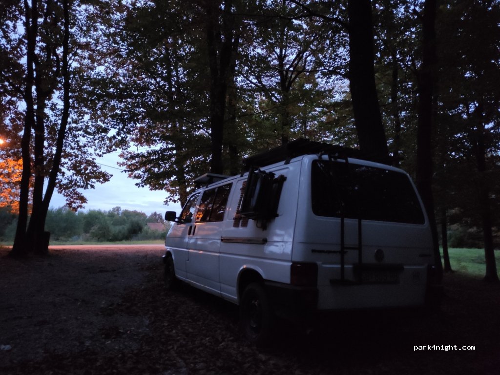 (10413) Ključić Brdo - Unnamed Road — foto