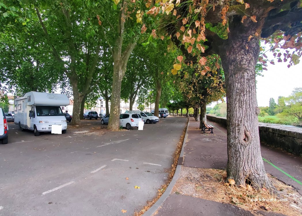 (17100) Saintes - 3 Place Blair — foto 2