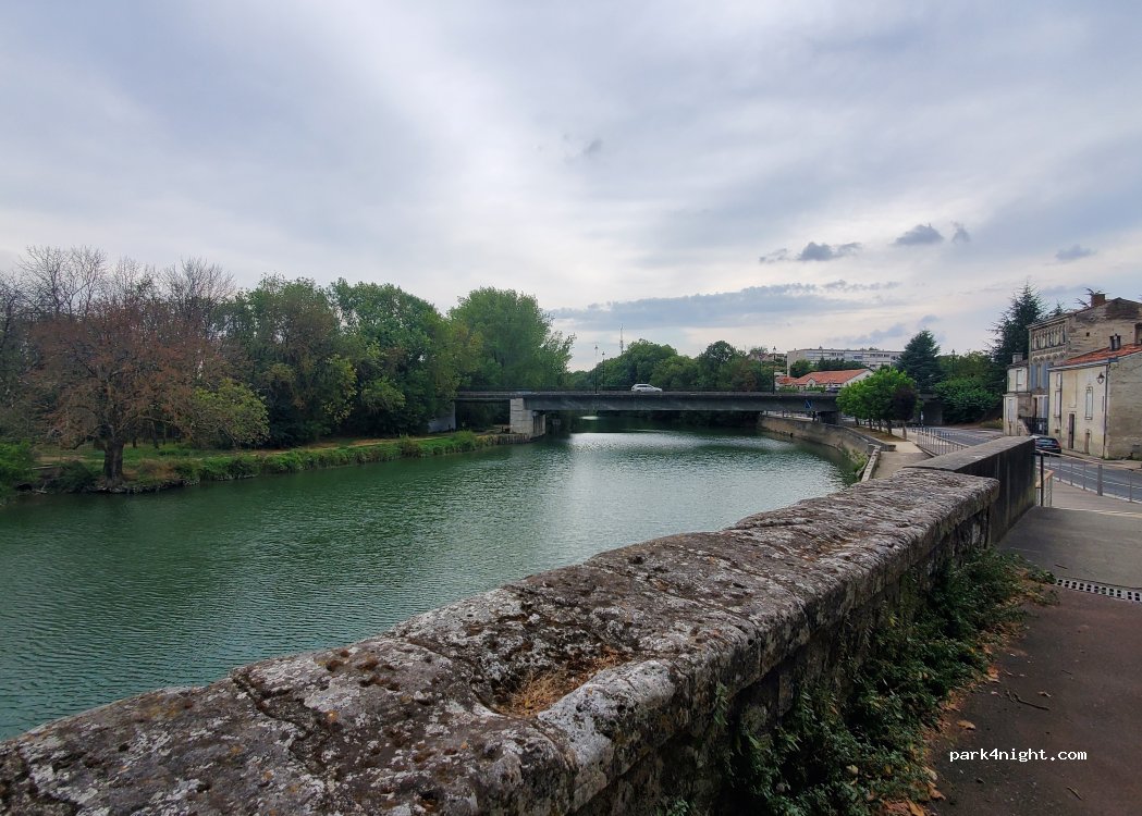 (17100) Saintes - 3 Place Blair — foto 4