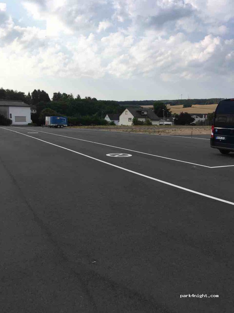 Wohnmobilstellplatz am Marktplatz in Katzenelnbogen — foto 2