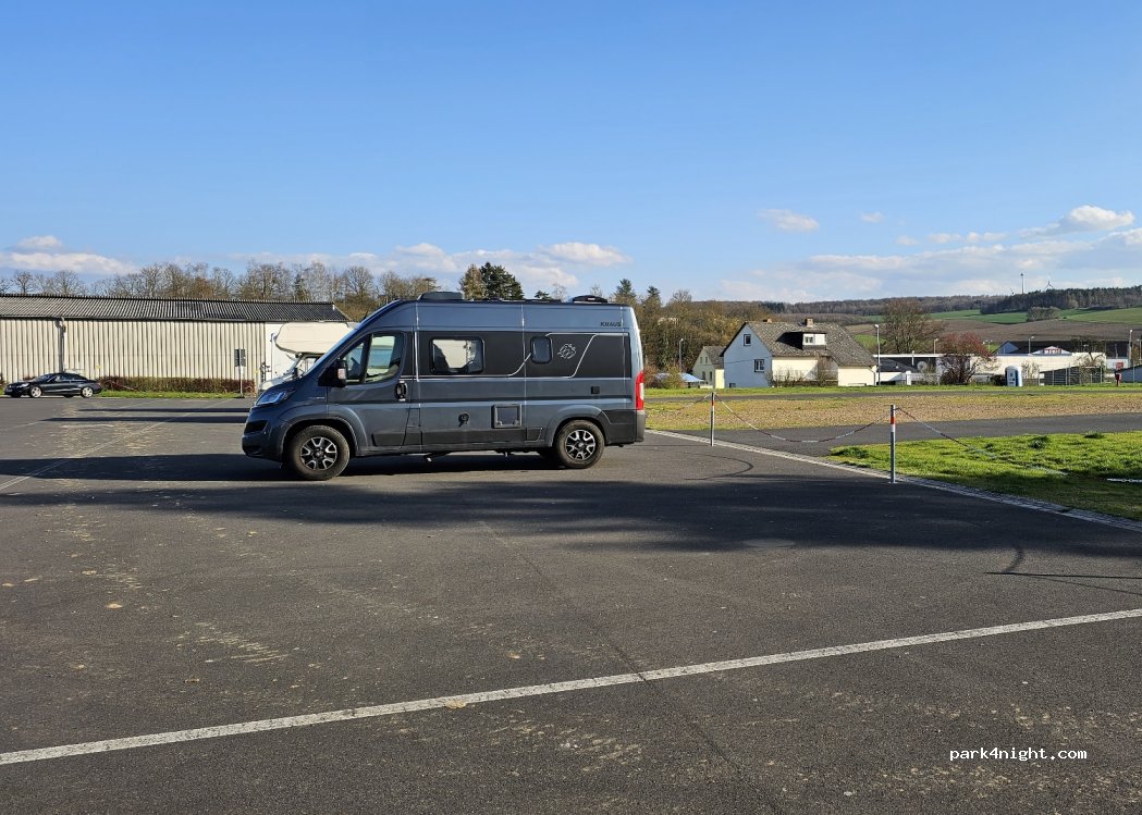 Wohnmobilstellplatz am Marktplatz in Katzenelnbogen — foto 4