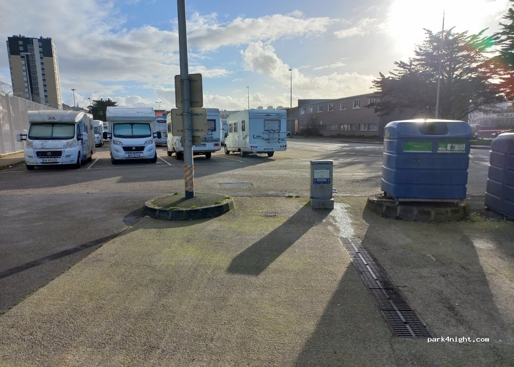 (50100) Cherbourg-Octeville - Allée du Président Menut — foto 4