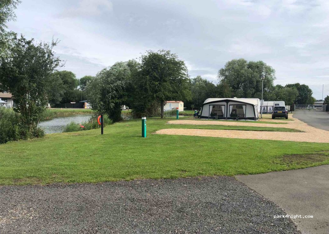 Wyton Lakes Holiday Park — foto 3