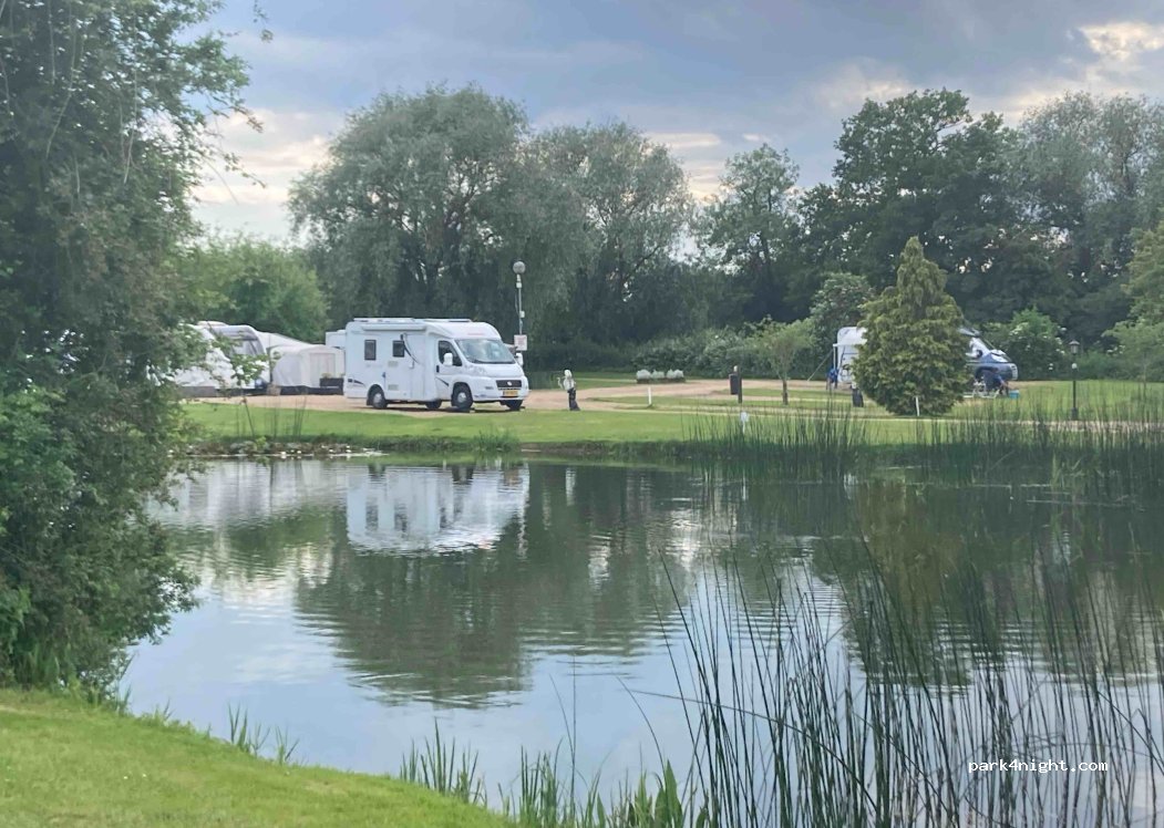 Wyton Lakes Holiday Park — foto 4