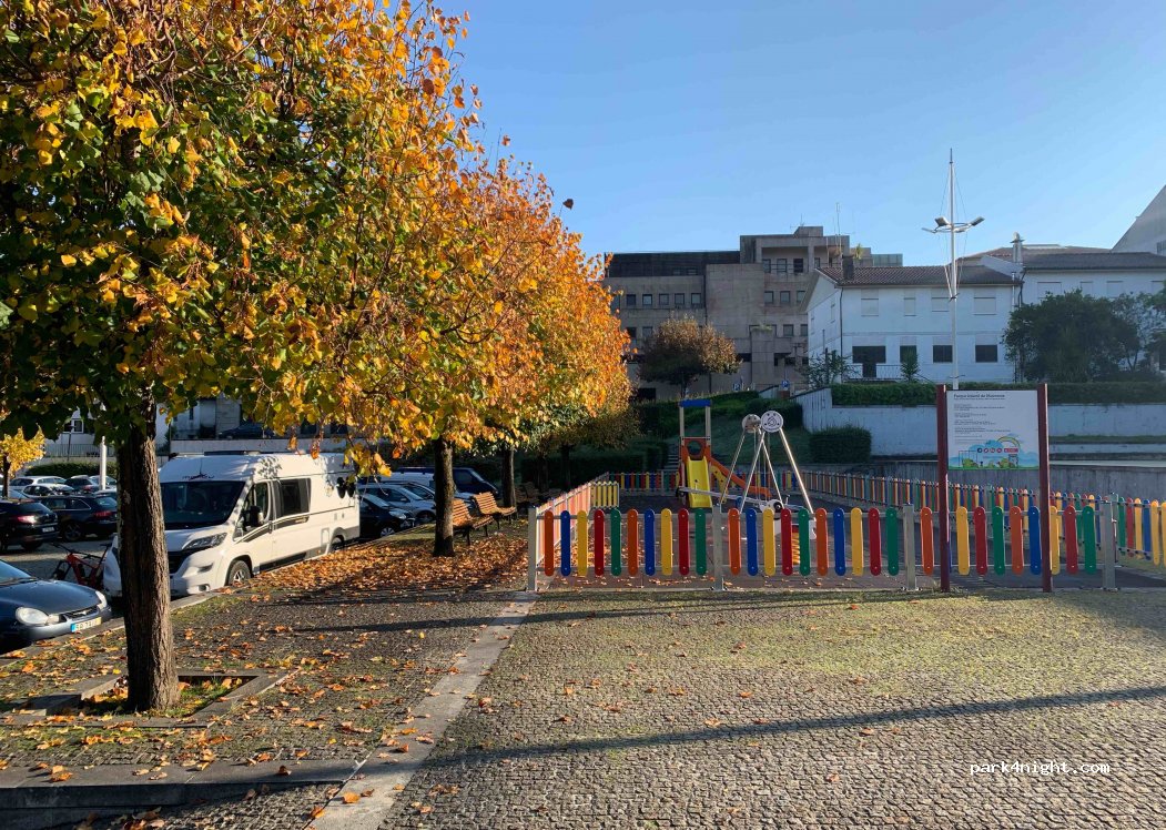 (4840-100) Terras de Bouro - 26 Largo da República — foto