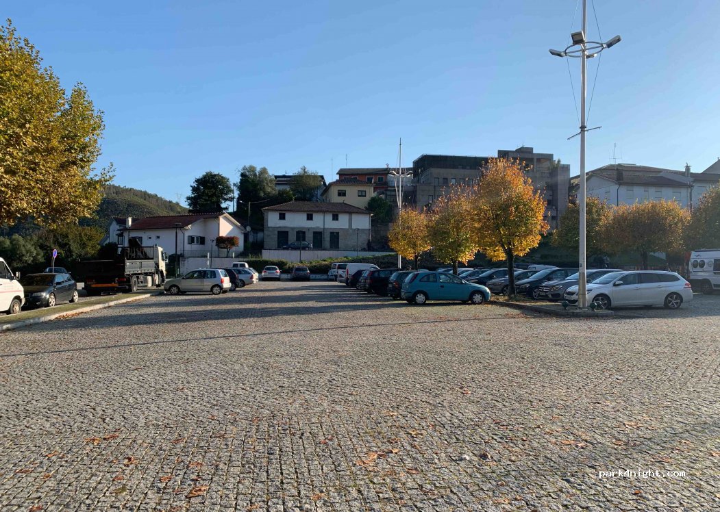 (4840-100) Terras de Bouro - 26 Largo da República — foto 2
