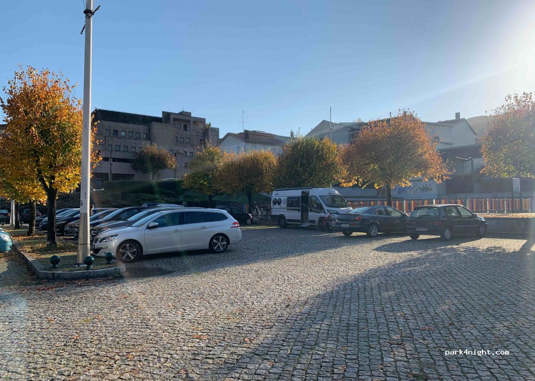 (4840-100) Terras de Bouro - 26 Largo da República — foto 3