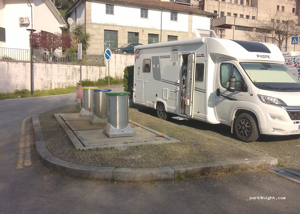 (4840-100) Terras de Bouro - 26 Largo da República — foto 4