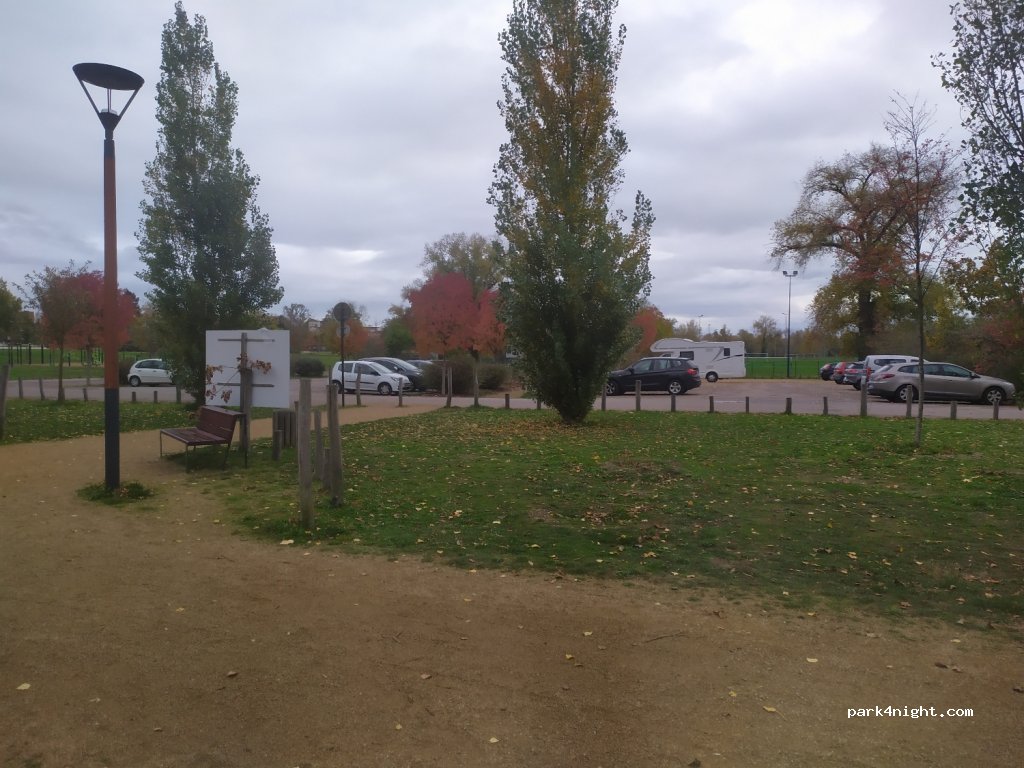 (03000) Moulins - Promenade Maréchal Juin — foto