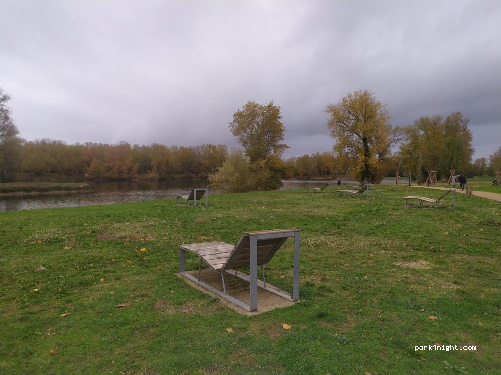 (03000) Moulins - Promenade Maréchal Juin — foto 3