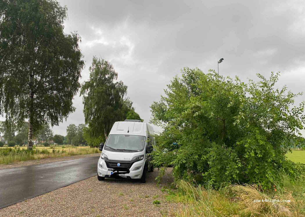 Parkplatz am Sportplatz — foto