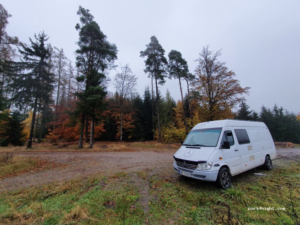 (561 63) Nekoř - Unnamed Road — foto