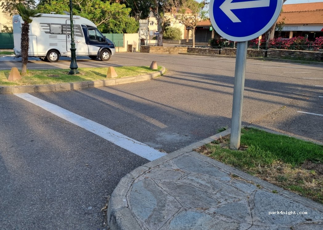 (20600) Furiani - 720 Route du Village — foto