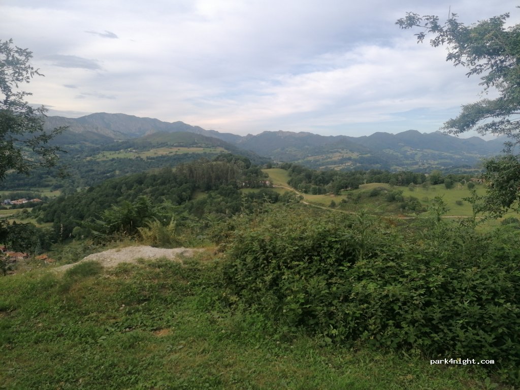 (33589) Cangas de Onís - Unnamed Road — foto