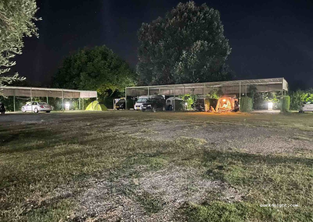Berat Caravan Camping — foto 2