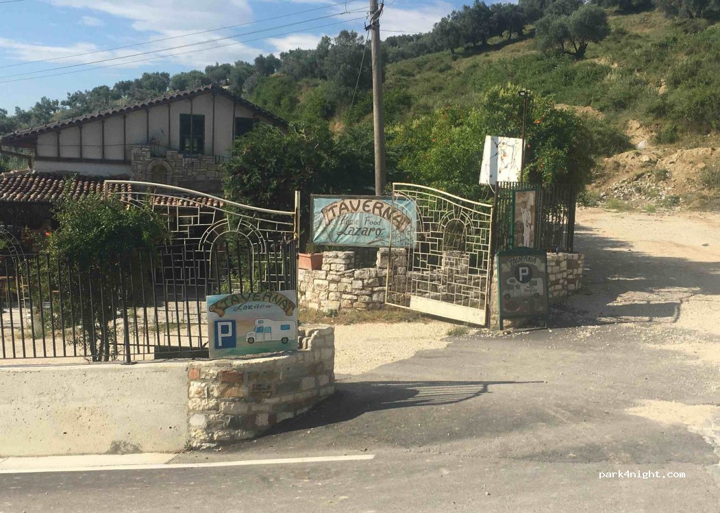 () Berat - Rruga Mihal Komnena — foto 2