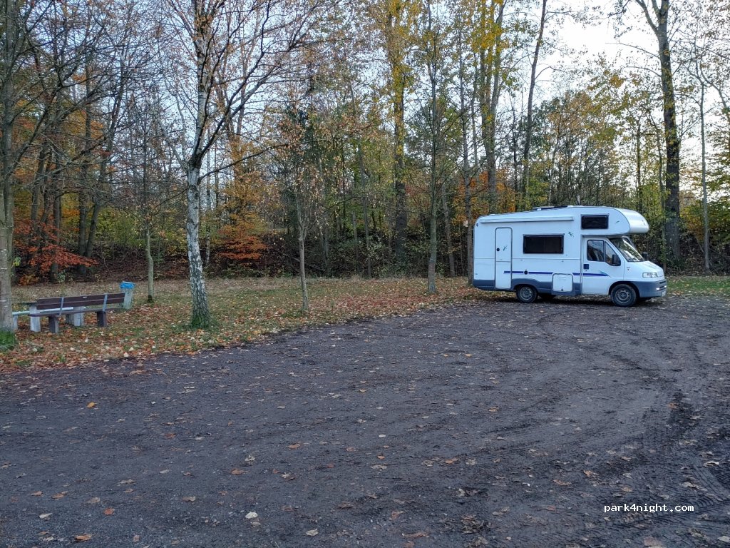 Wanderparkplatz Tiefenbach — foto