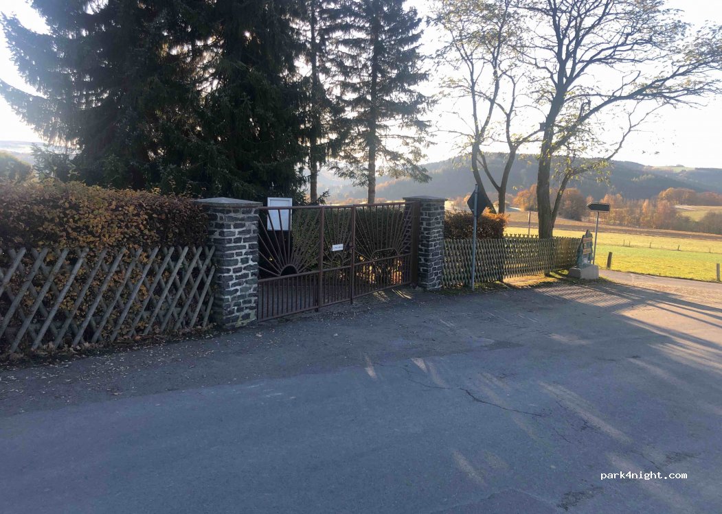 Parkplatz Friedhof — foto