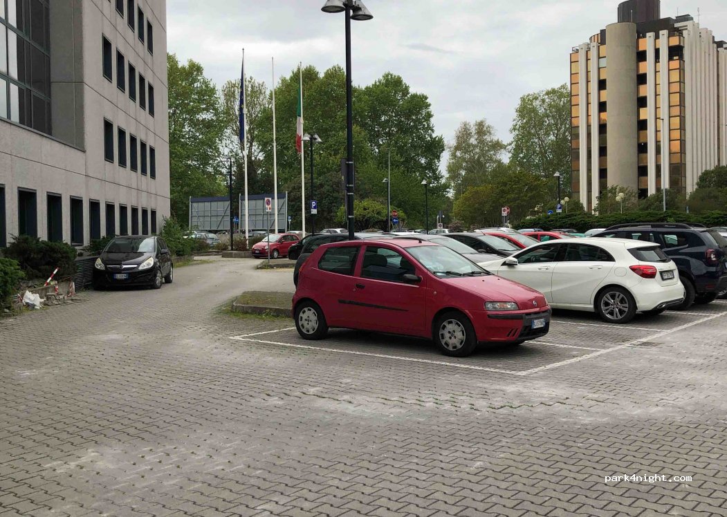 (35131) Padova - 1 Via Ugo Bassi — foto