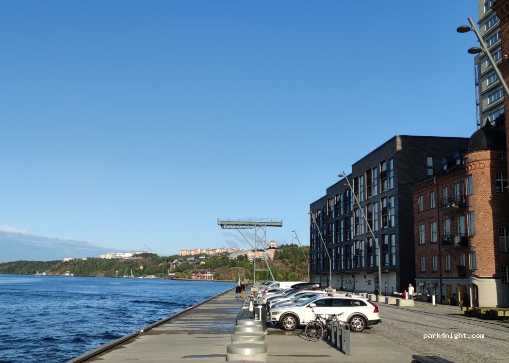 (131 31) Nacka - 32 Mjölnarvägen — foto