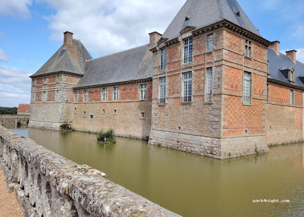 (61320) Carrouges - D16 parking du chateau de carrouges — foto 4