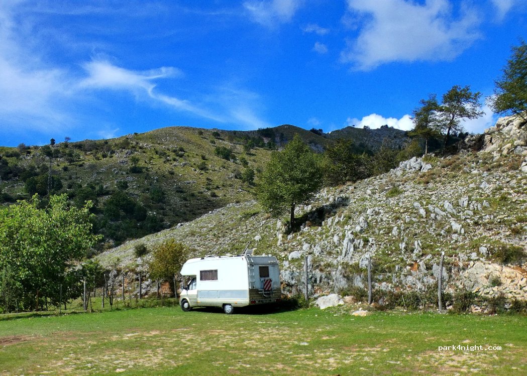 Alto Matanna Refuge Parking Lot — foto 3