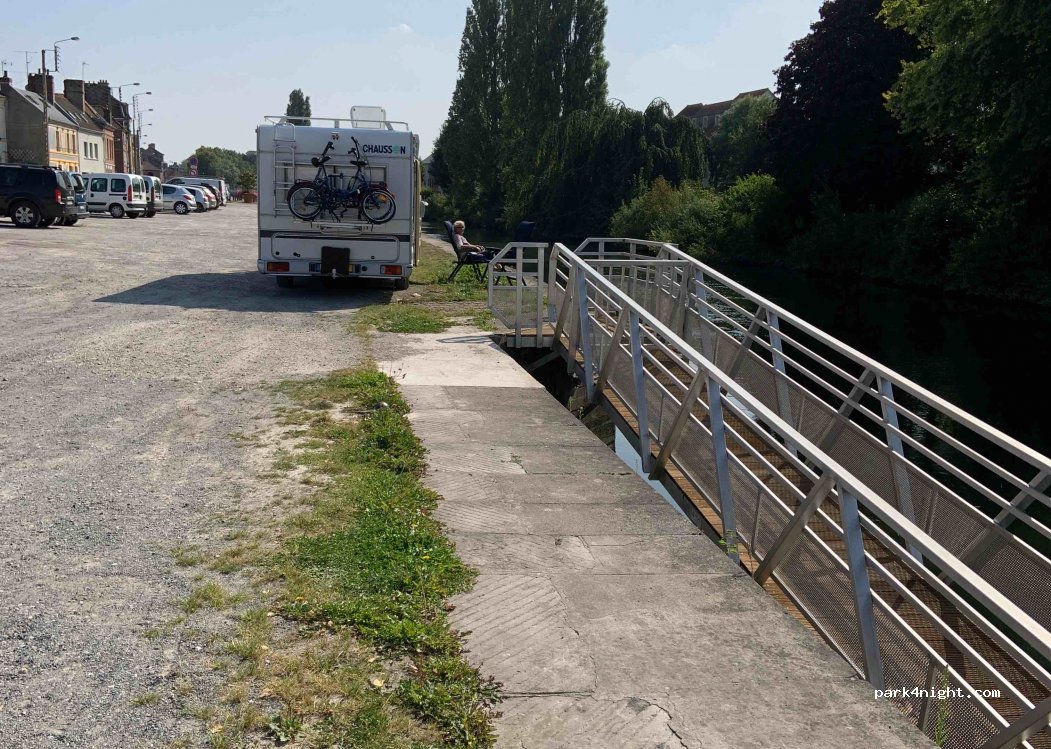 (80100) Abbeville - 72 Quai de la Pointe — foto 2