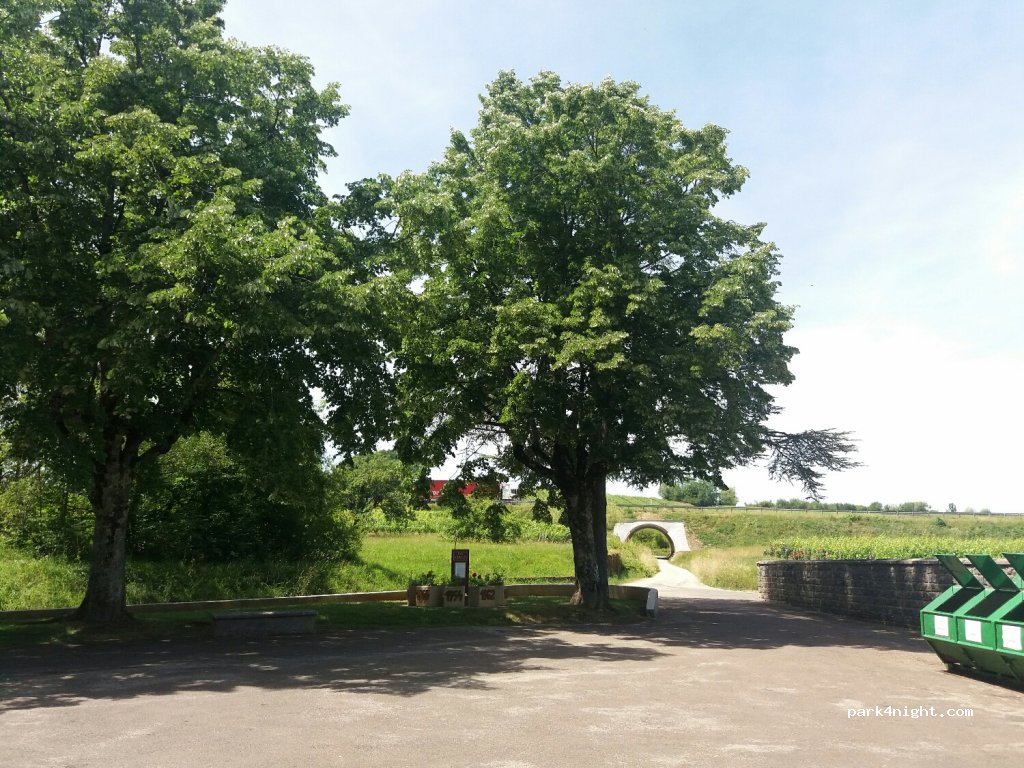 (39600) Arbois - 26 Rue du Souvenir Français — foto