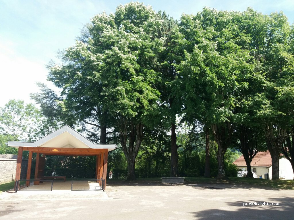 (39600) Arbois - 26 Rue du Souvenir Français — foto 3