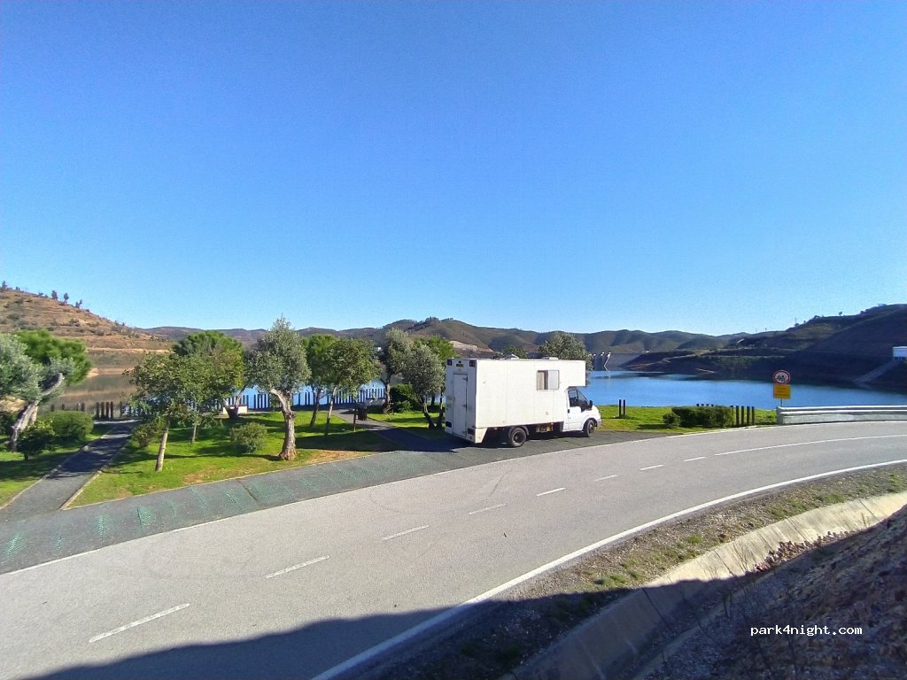(8550) Alferce - Unnamed Road — foto
