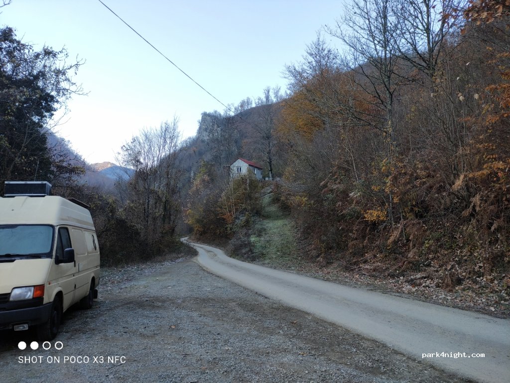 ()  - Unnamed Road — foto