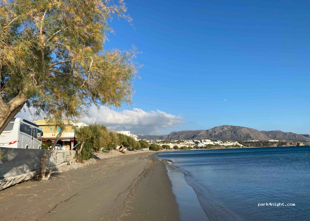 Makry-Gialos, Free Car Park Area — foto